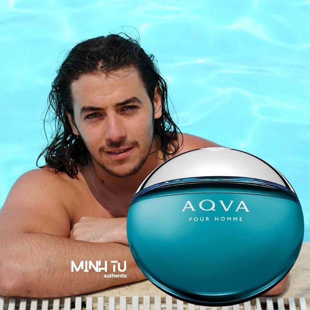 Chai nước hoa Bvlgari Aqva Pour Homme EDT hình viên đá cuội độc đáo màu xanh biển sâu.